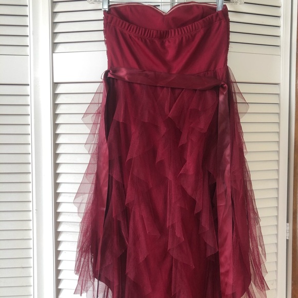 High-Low Ruffle dress - Picture 5 of 7